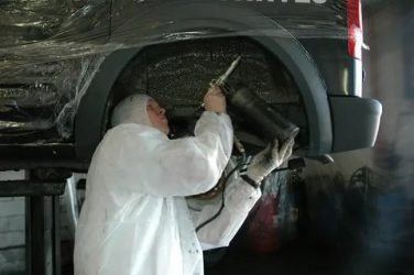 Чем лучше обработать дно машины?