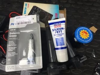 Чем смазать наконечники свечей зажигания?