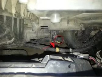 Где расположен щуп уровня масла в АКПП?