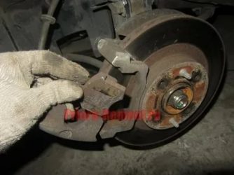 Как поменять передние тормозные колодки на приоре?