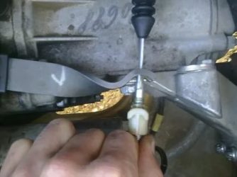 Как поменять тросик сцепления на калине?