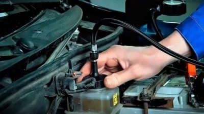 Как правильно заменить тормозную жидкость в автомобиле?