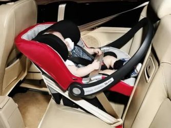 Как прицепить автолюльку в машине?