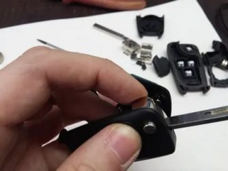 Как разобрать брелок шевроле круз?