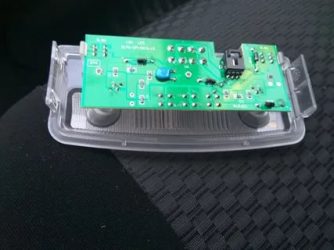 Как разобрать плафон освещения салона приора?