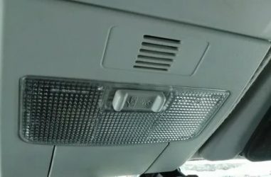 Как разобрать плафон освещения салона приора?