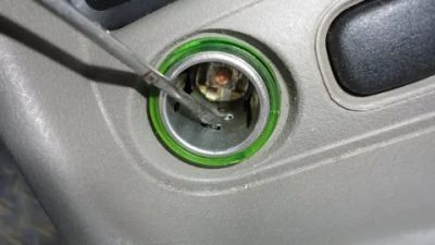 Как разобрать прикуриватель на калине?