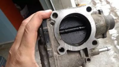На что влияет дроссельная заслонка в автомобиле?