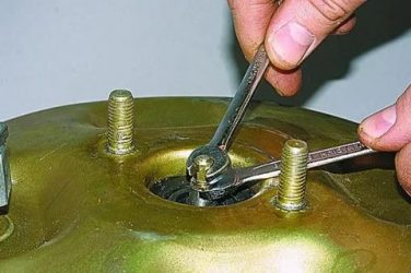 Регулировка штока вакуумного усилителя тормозов УАЗ Буханка