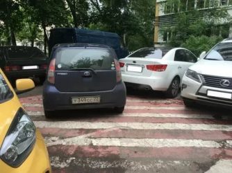 Закрыли машину на парковке что делать?